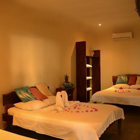 Claudio & Gloria Beach Front Rooms Playas del Coco المظهر الخارجي الصورة