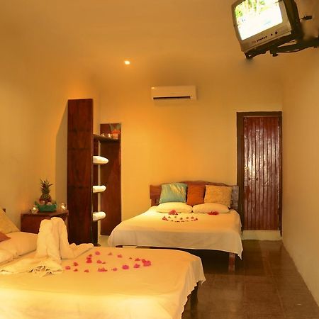 Claudio & Gloria Beach Front Rooms Playas del Coco المظهر الخارجي الصورة
